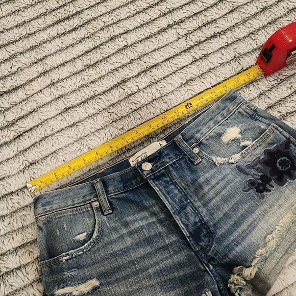 Button Down embroidered Abercrombie jean shorts size 29! - Picture 8 of 10